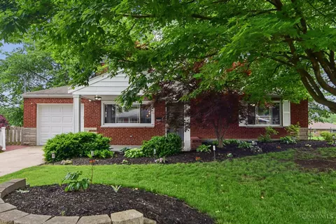 5692 Lauderdale Dr, Cincinnati, OH 45239