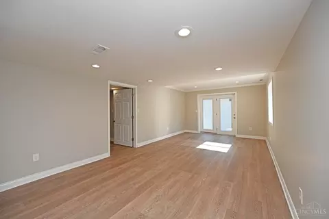 Living - 3130 Wolf Run Ct, Cincinnati, OH 45244 photo 8 of 8