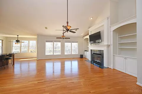 Living - 3130 Wolf Run Ct, Cincinnati, OH 45244 photo 3 of 8