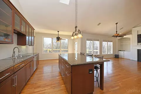 Kitchen - 3130 Wolf Run Ct, Cincinnati, OH 45244 photo 6 of 9