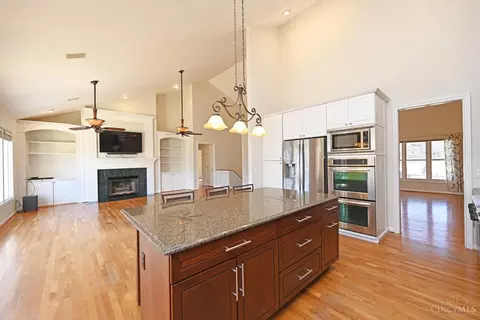 Kitchen - 3130 Wolf Run Ct, Cincinnati, OH 45244 photo 5 of 9