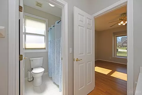 Bath - 3130 Wolf Run Ct, Cincinnati, OH 45244 photo 8 of 9