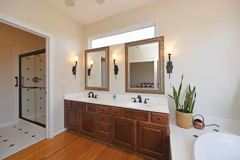 Bath - 3130 Wolf Run Ct, Cincinnati, OH 45244 photo 1 of 9