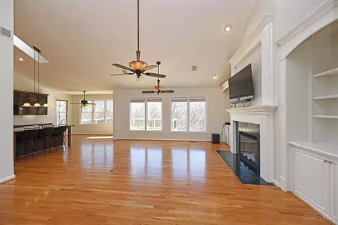 Living - 3130 Wolf Run Ct, Cincinnati, OH 45244 photo 4 of 8