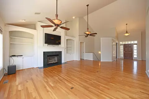 Living - 3130 Wolf Run Ct, Cincinnati, OH 45244 photo 6 of 8