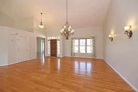 Living - 3130 Wolf Run Ct, Cincinnati, OH 45244 photo 2 of 8