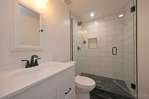 Bath - 3130 Wolf Run Ct, Cincinnati, OH 45244 photo 9 of 9