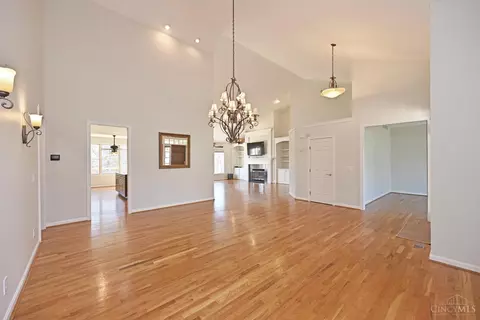 Dining - 3130 Wolf Run Ct, Cincinnati, OH 45244 photo 3 of 3