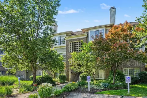 9805 Regatta Dr, Cincinnati, OH 45252