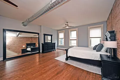 Bedroom - 1410 Main St, Cincinnati, OH 45202 photo 2 of 4