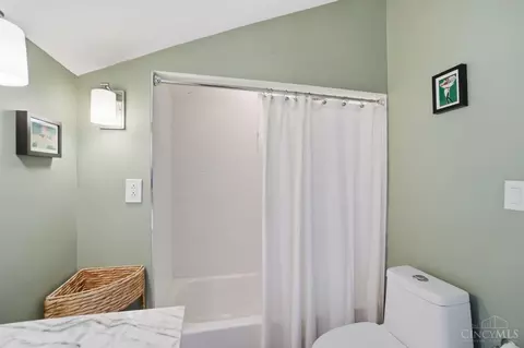 Bath - 584 Cottingwood Ct, Kettering, OH 45429 photo 9 of 9