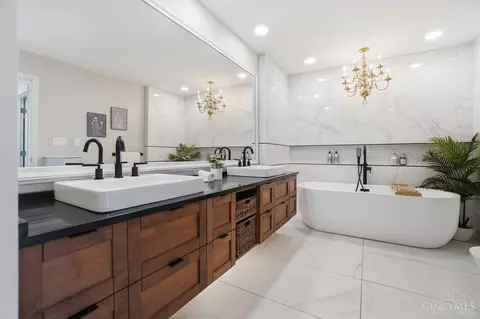 Bath - 584 Cottingwood Ct, Kettering, OH 45429 photo 2 of 9