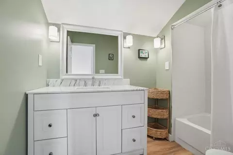 Bath - 584 Cottingwood Ct, Kettering, OH 45429 photo 8 of 9