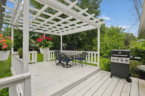 Exterior - 4669 Beechwood Rd, Cincinnati, OH 45244 photo 5 of 12