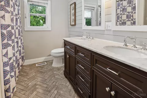 Bath - 4669 Beechwood Rd, Cincinnati, OH 45244 photo 2 of 3
