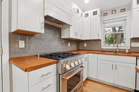 Kitchen - 4669 Beechwood Rd, Cincinnati, OH 45244 photo 4 of 4