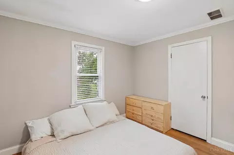 Bedroom - 4669 Beechwood Rd, Cincinnati, OH 45244 photo 4 of 8