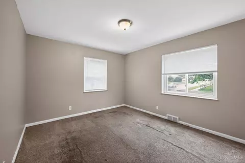 Bedroom - 8668 Daly Rd, Cincinnati, OH 45231 photo 1 of 10