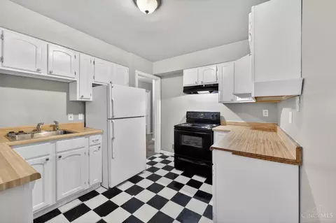 Kitchen - 8668 Daly Rd, Cincinnati, OH 45231 photo 2 of 2