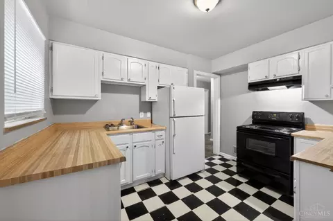 Kitchen - 8668 Daly Rd, Cincinnati, OH 45231 photo 1 of 2