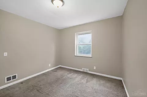 Bedroom - 8668 Daly Rd, Cincinnati, OH 45231 photo 5 of 10