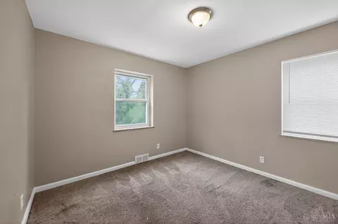 Bedroom - 8668 Daly Rd, Cincinnati, OH 45231 photo 3 of 10