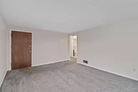 Living - 2503 Rack Ct, Cincinnati, OH 45239 photo 2 of 2