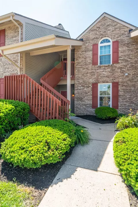 1158 Captains Brg, Centerville, OH 45458