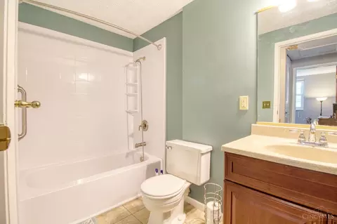 Bath - 4204 Cannon Gate Dr, Cincinnati, OH 45245 photo 2 of 2