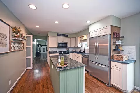 Kitchen - 6212 Stirrup Rd, Cincinnati, OH 45244 photo 4 of 7