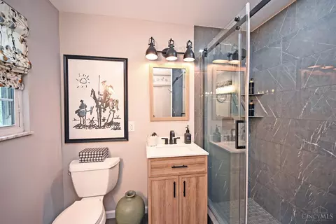 Bath - 6212 Stirrup Rd, Cincinnati, OH 45244 photo 3 of 6