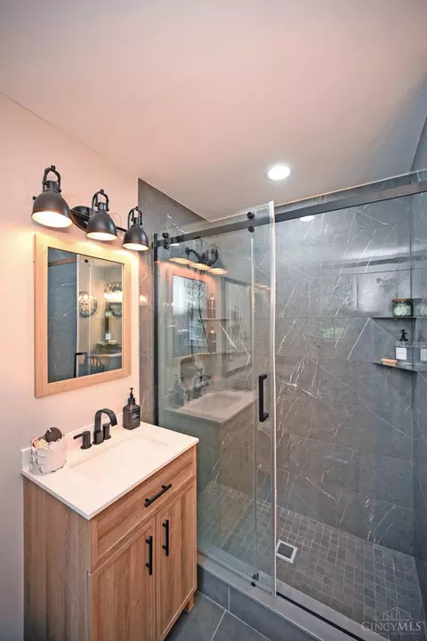 Bath - 6212 Stirrup Rd, Cincinnati, OH 45244 photo 4 of 6