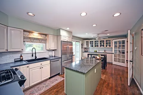 Kitchen - 6212 Stirrup Rd, Cincinnati, OH 45244 photo 6 of 7