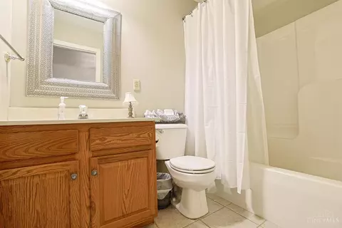 Bath - 673 Mccormick Ln, Cincinnati, OH 45245 photo 4 of 4