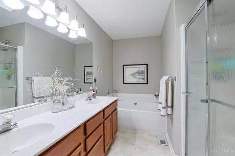 Bath - 673 Mccormick Ln, Cincinnati, OH 45245 photo 1 of 4