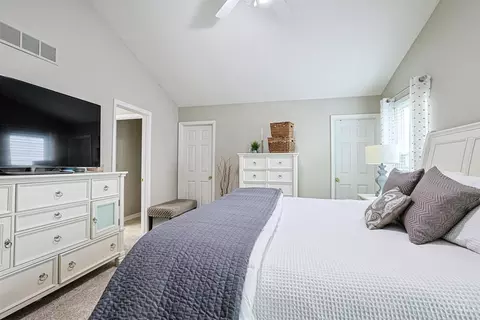 Bedroom - 673 Mccormick Ln, Cincinnati, OH 45245 photo 2 of 7