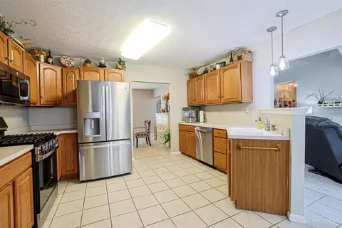 Kitchen - 673 Mccormick Ln, Cincinnati, OH 45245 photo 2 of 3