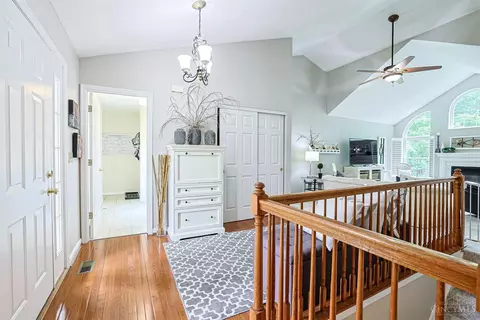 Entry Way - 673 Mccormick Ln, Cincinnati, OH 45245 photo 3 of 3