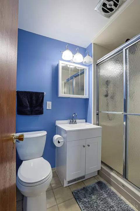 Bath - 11916 Algiers Dr, Cincinnati, OH 45246 photo 1 of 2