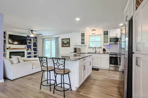 Kitchen - 11916 Algiers Dr, Cincinnati, OH 45246 photo 2 of 4