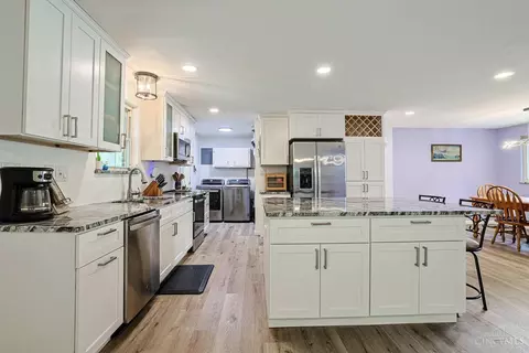 Kitchen - 11916 Algiers Dr, Cincinnati, OH 45246 photo 3 of 4