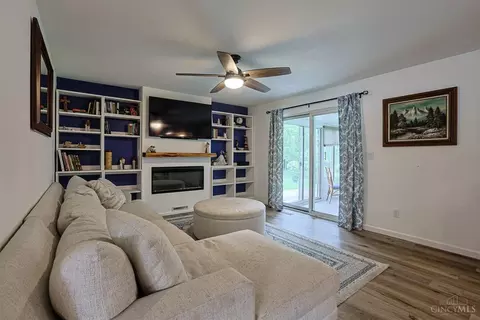 Living - 11916 Algiers Dr, Cincinnati, OH 45246 photo 1 of 2
