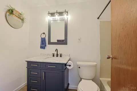 Bath - 11916 Algiers Dr, Cincinnati, OH 45246 photo 2 of 2