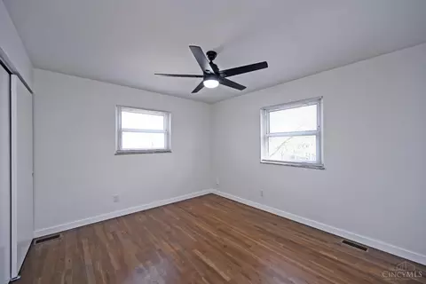 Bedroom - 10219 Winstead Ln, Cincinnati, OH 45231 photo 7 of 10