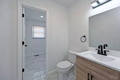 Bath - 10219 Winstead Ln, Cincinnati, OH 45231 photo 1 of 5
