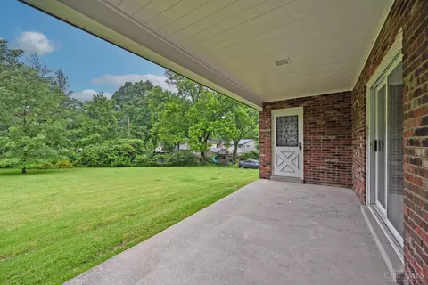 Exterior - 10219 Winstead Ln, Cincinnati, OH 45231 photo 6 of 12