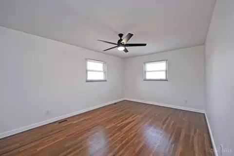 Bedroom - 10219 Winstead Ln, Cincinnati, OH 45231 photo 5 of 10