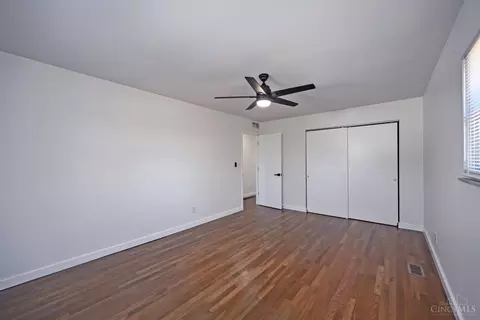 Bedroom - 10219 Winstead Ln, Cincinnati, OH 45231 photo 6 of 10