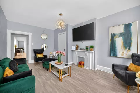 Living - 819 Summit Ave, Cincinnati, OH 45204 photo 1 of 2