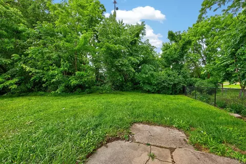 Exterior - 819 Summit Ave, Cincinnati, OH 45204 photo 4 of 5
